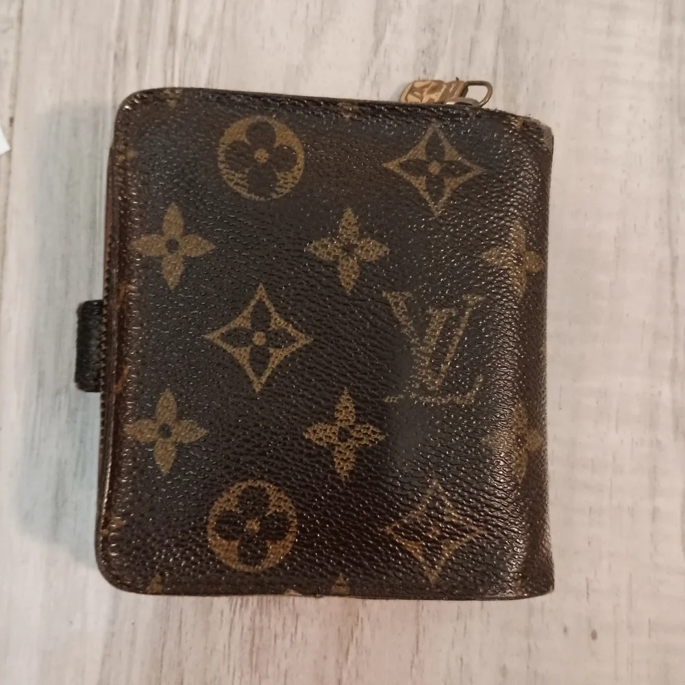 Louis Vuitton Monogram Compact Bifold Wallet Zip/Snap